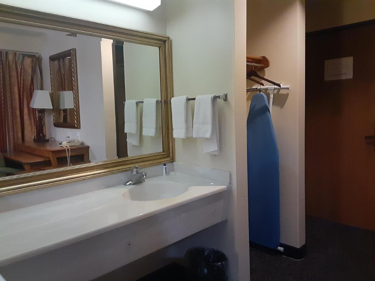 American Inn And Suites Ionia Extérieur photo