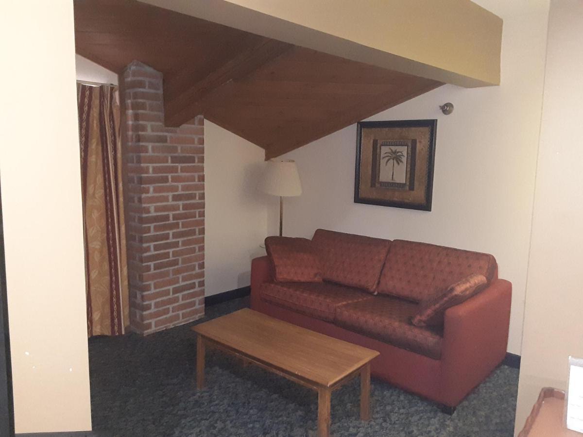 American Inn And Suites Ionia Extérieur photo