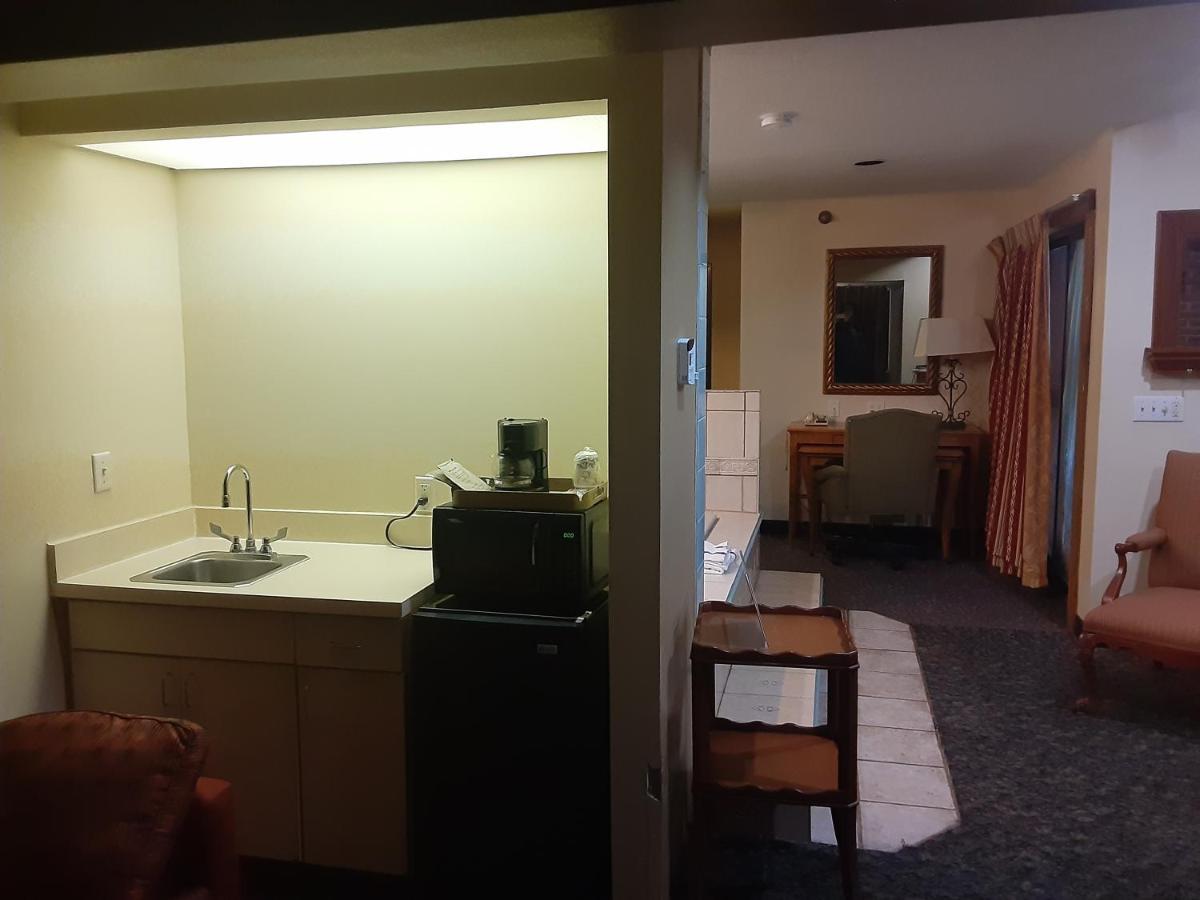 American Inn And Suites Ionia Extérieur photo