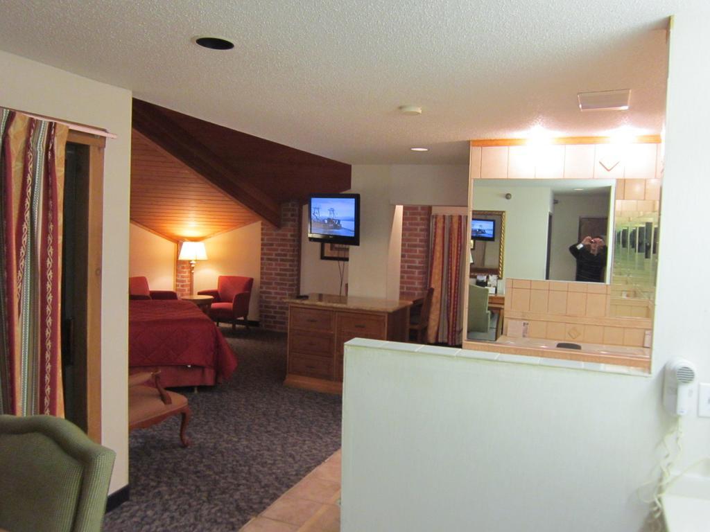 American Inn And Suites Ionia Chambre photo