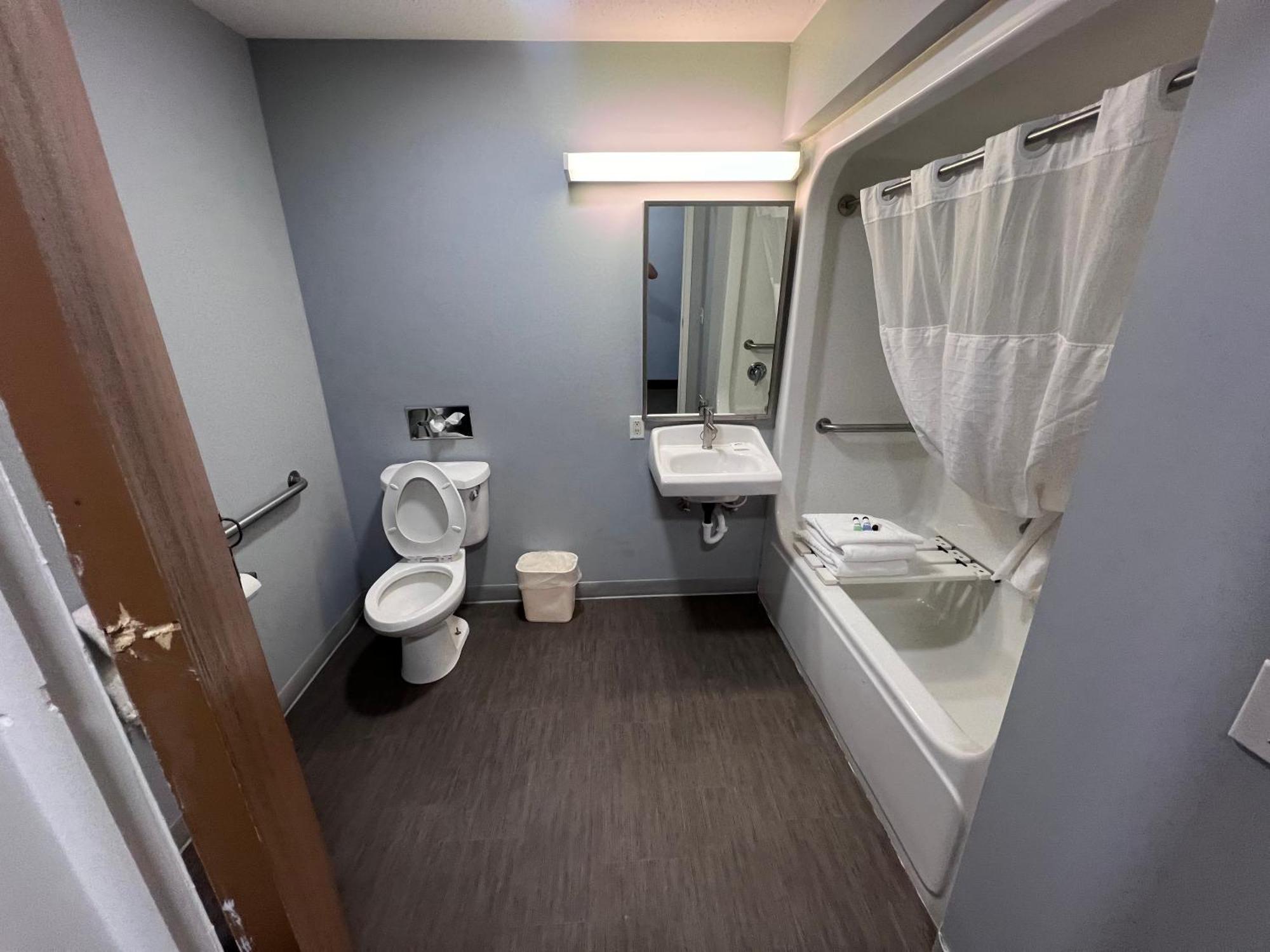 American Inn And Suites Ionia Extérieur photo