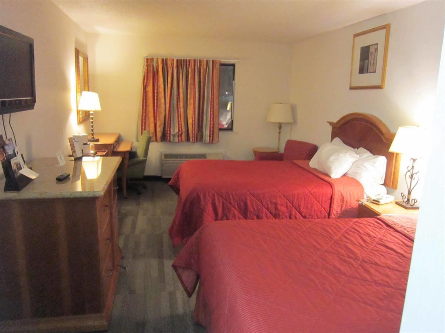 American Inn And Suites Ionia Extérieur photo